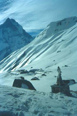 das im Schnee versunkene ABC von oben