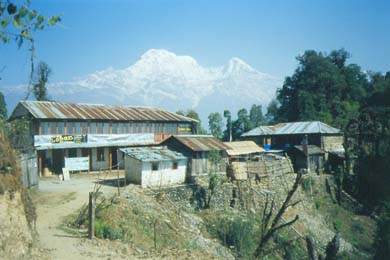 Teehaus mit Bergpanorama