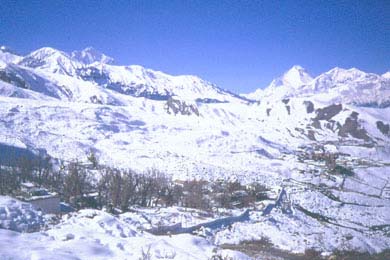 Blick auf das verschneite Muktinath
