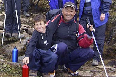 Ngima Sherpa und ein australischer Junge