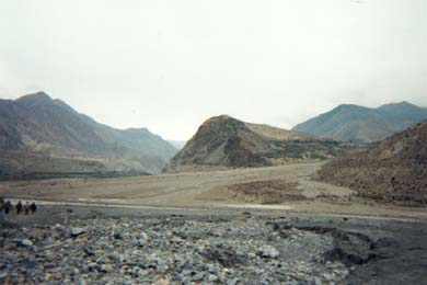 ein weites graues Stein-Tal