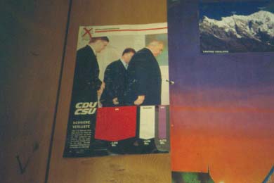 Zeitungsseite mit Politikern