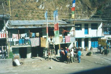 Blick auf die Hauptstrae Syabru Besis