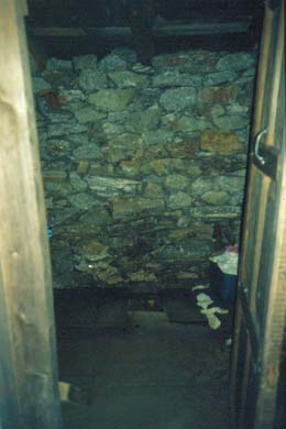 primitives Klohuschen von innen